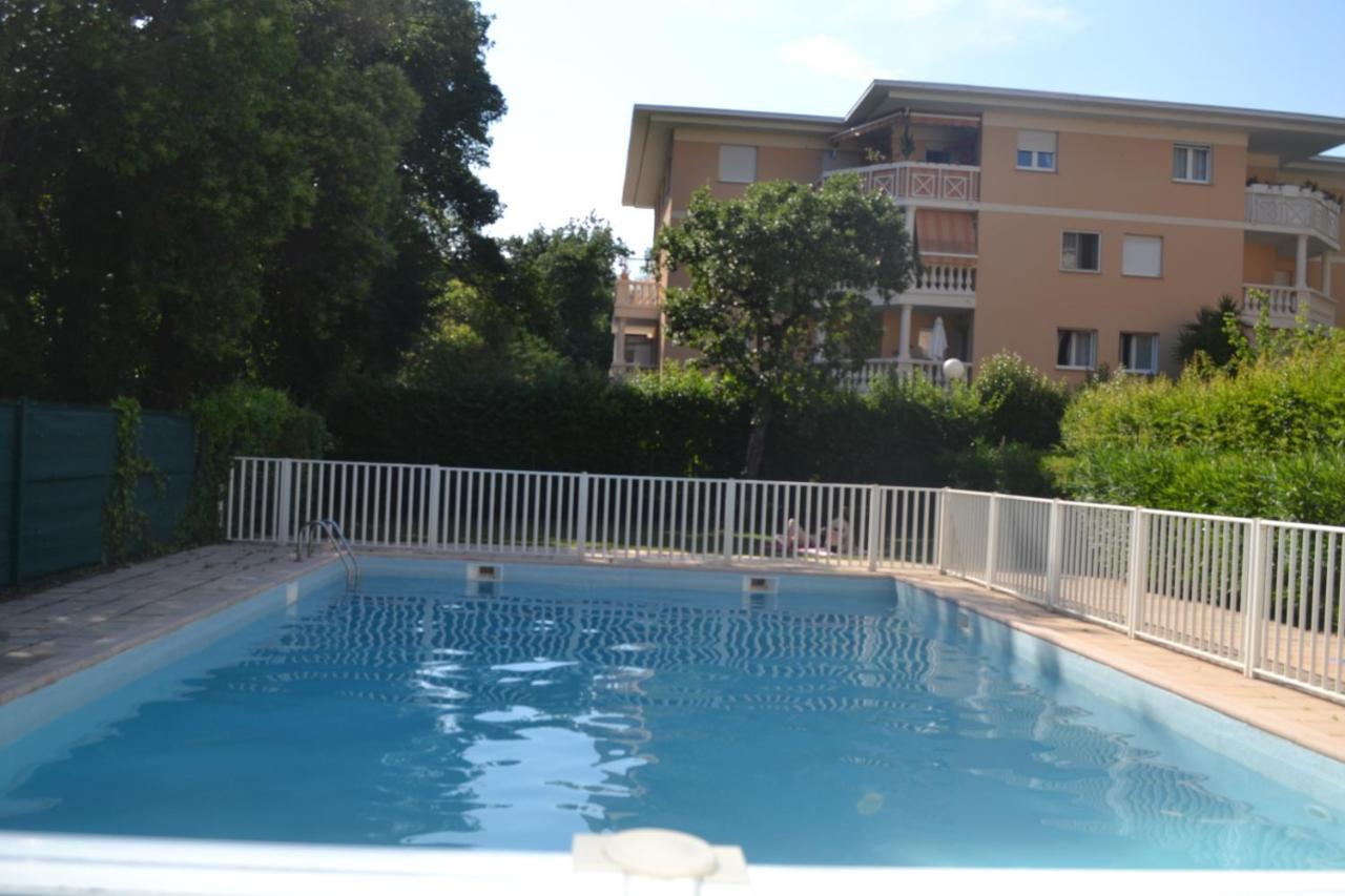 Appartement Tranquille Avec Jardin Et Piscine เฟรฌูส ภายนอก รูปภาพ